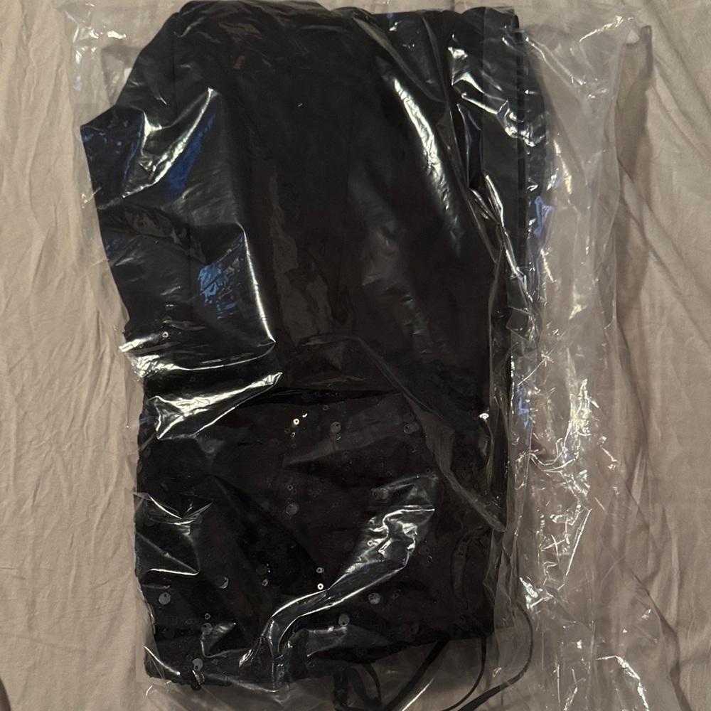 Elegant Black Sequin Jumpsuit - Picture 9 of 10